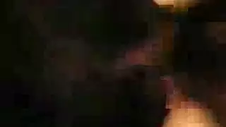 مشهد إباحي: ثلاث عاهرات تمتلئ وتُضرب فتحاتهن