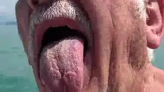 الامرء اليدين في القع والرطل اليدين فوقالضهر