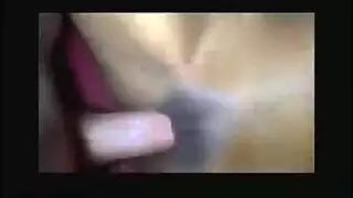 فتاة مشوية باللعاب تفسد قلادتها في جلسة مثلية صعبة