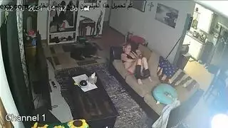 تجلس علي اب