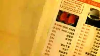 ثلاثي ثنائي الجنس: نجم عابر جنسياً يأخذ قضيبين في وقت واحد