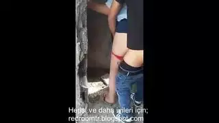 يدخل علي جارته المحجبه ف المطبخ وينكها