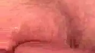 خيال جنسي جماعي: ملكة سمراء تأخذ قضيبين أمام الكاميرا