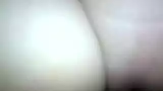 الاب نايم تيقزقه البت الخايفه