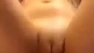 الأصل: لاتينا سيئة مع الثعلب ذيل كتي الحصول على يمسح وتأكل في المطبخ