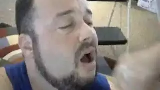 لوط رجل عضلي ضخم