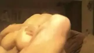 ادخال الخصيتين في المؤخرة