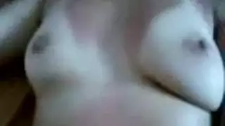 ثنائي عربي إباحي يمارس الجنس الخشن بوضعية المبشر وينتهي بهزة الجماع