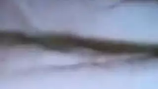 ربة منزل عربية مثيرة تبرز ثدييها الكبيرين لشاب مثير في مشهد دبي الساخن