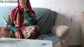 خيال الإيجار في لندن: الزوجة التركية السابقة الساخنة تأخذ القضيب الأسود بعمق