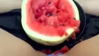 جنس مراهقة محلي الصنع: فرجها الضيق يُنك حتى يبلغ نشوات متعددة