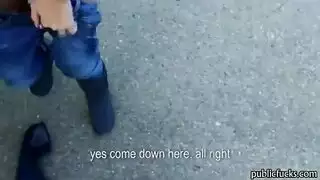 مثليه الملاعين فتاة قفازات التبول الملبس