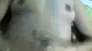 انسى النافذة، فقط انحني وخذي هذا القضيب