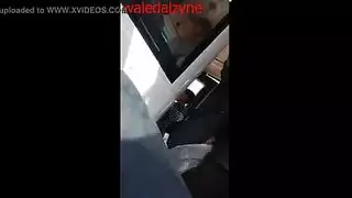 فتاة محجبة تتعرض للتحرش الخفي في الحافلة