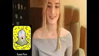 سوزان ملكة الأثداء تلعب بمقتنياتها الضخمة