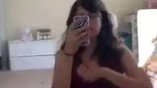 فتاة ثانوية أجنبية مثيرة تبلل وهي تشاهد رجلها يستمني على كاميرا الويب