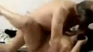 فارس مسن ينيك مطلقة عاهرة في بيت دعارة إكس إكس إكس