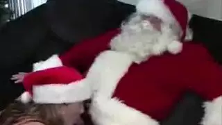 قائمة سانتا المشاغبة تتحول إلى حفلة جنس جماعي في رأس السنة